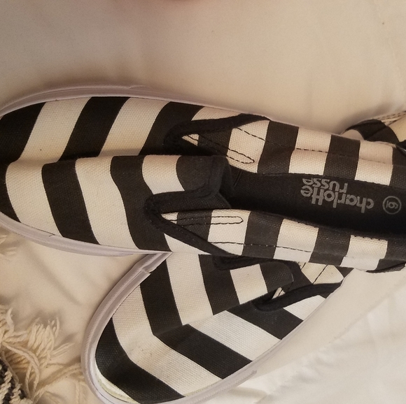 Slip ons - Picture 2 of 2